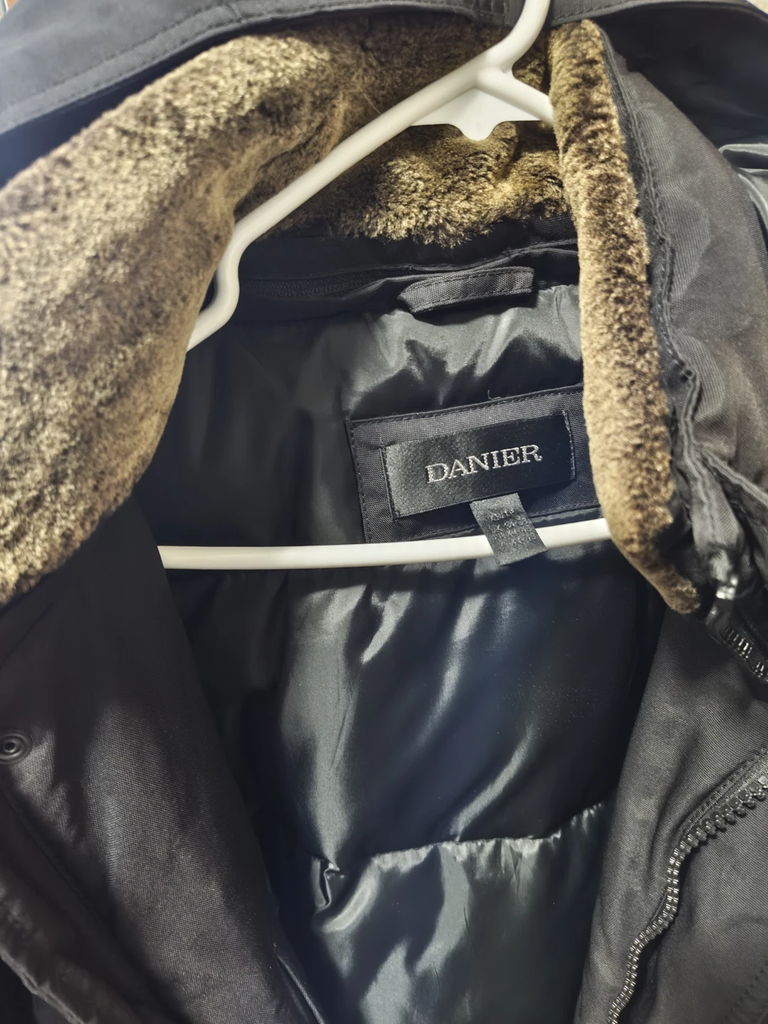 Danier Black Winter Jacket - photo 4