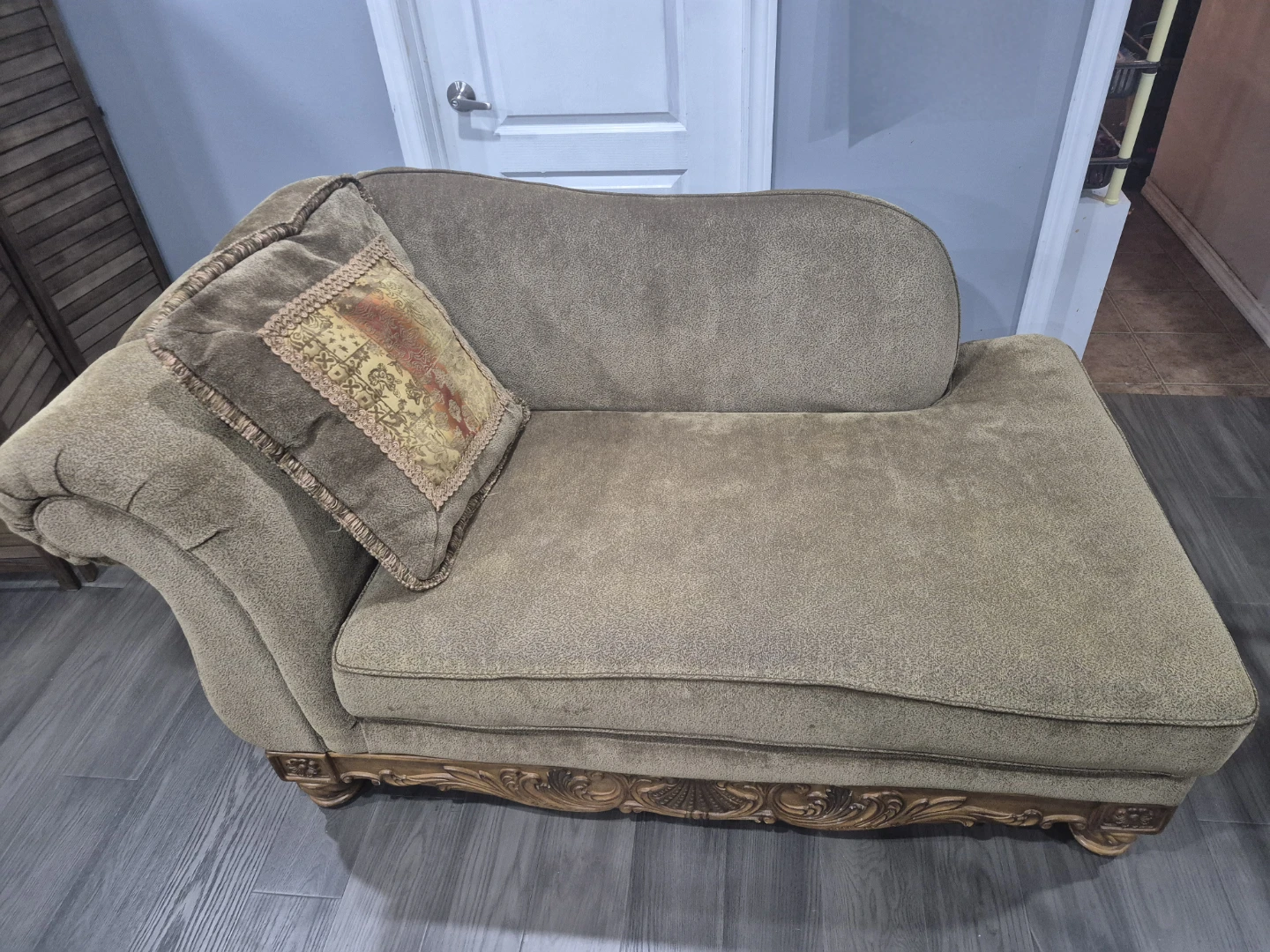Brown upholstered chaise lounge with decorative wood trim - photo 4