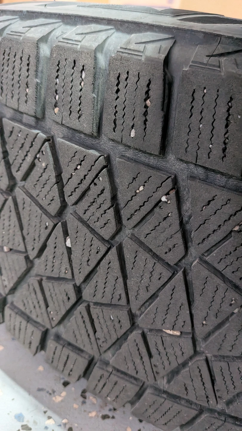 Bridgestone Winter 4 Tires on Alloy Rim 225 65R 17 - photo 4