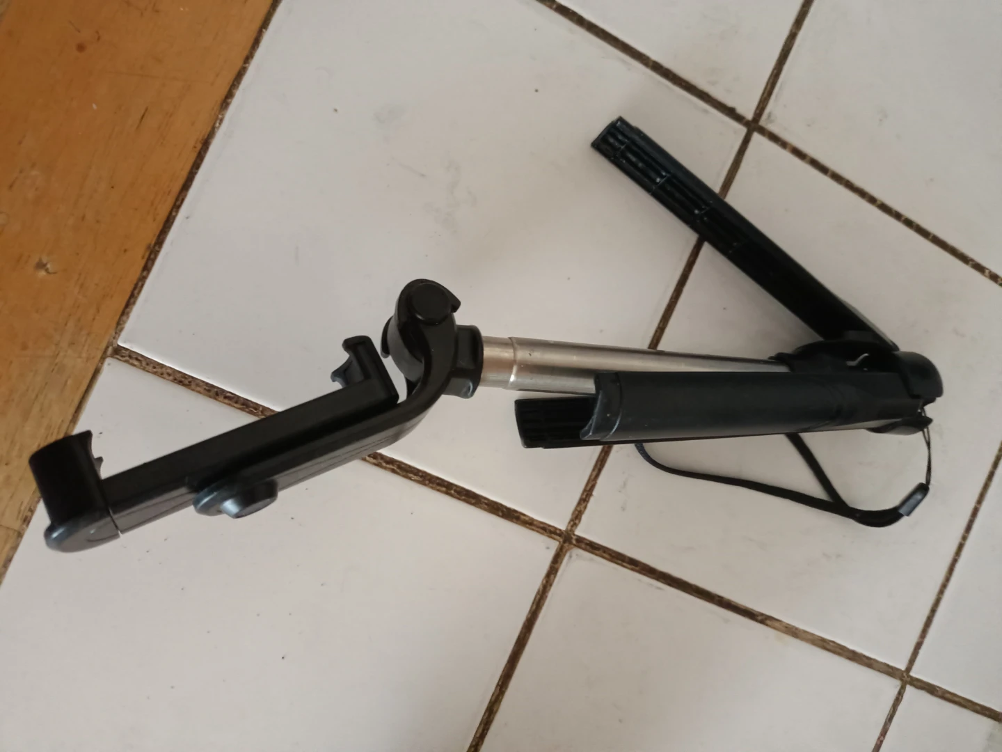 Black Extendable Selfie Stick with Phone Holder