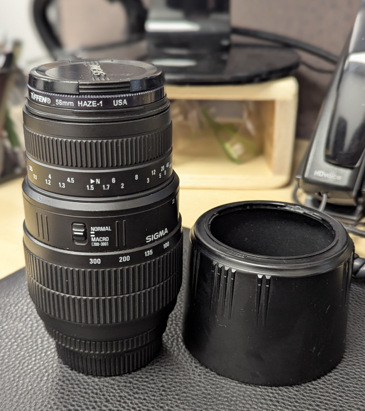 Sigma 70-300mm f/4-5.6 Telephoto Zoom/Macro Lens for Nikon