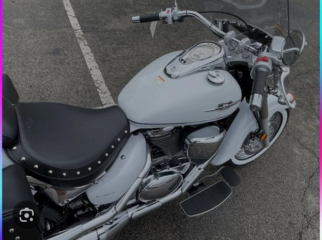 Reduced price - Suzuki Boulevard C50T Motorcycle - photo 2