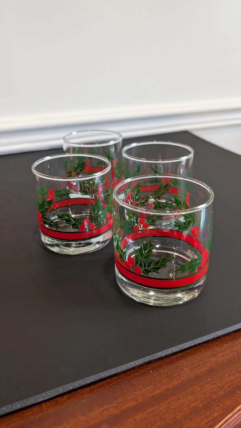 Vintage Libbey Christmas Holly and Berries Glasses - Set of 4 
