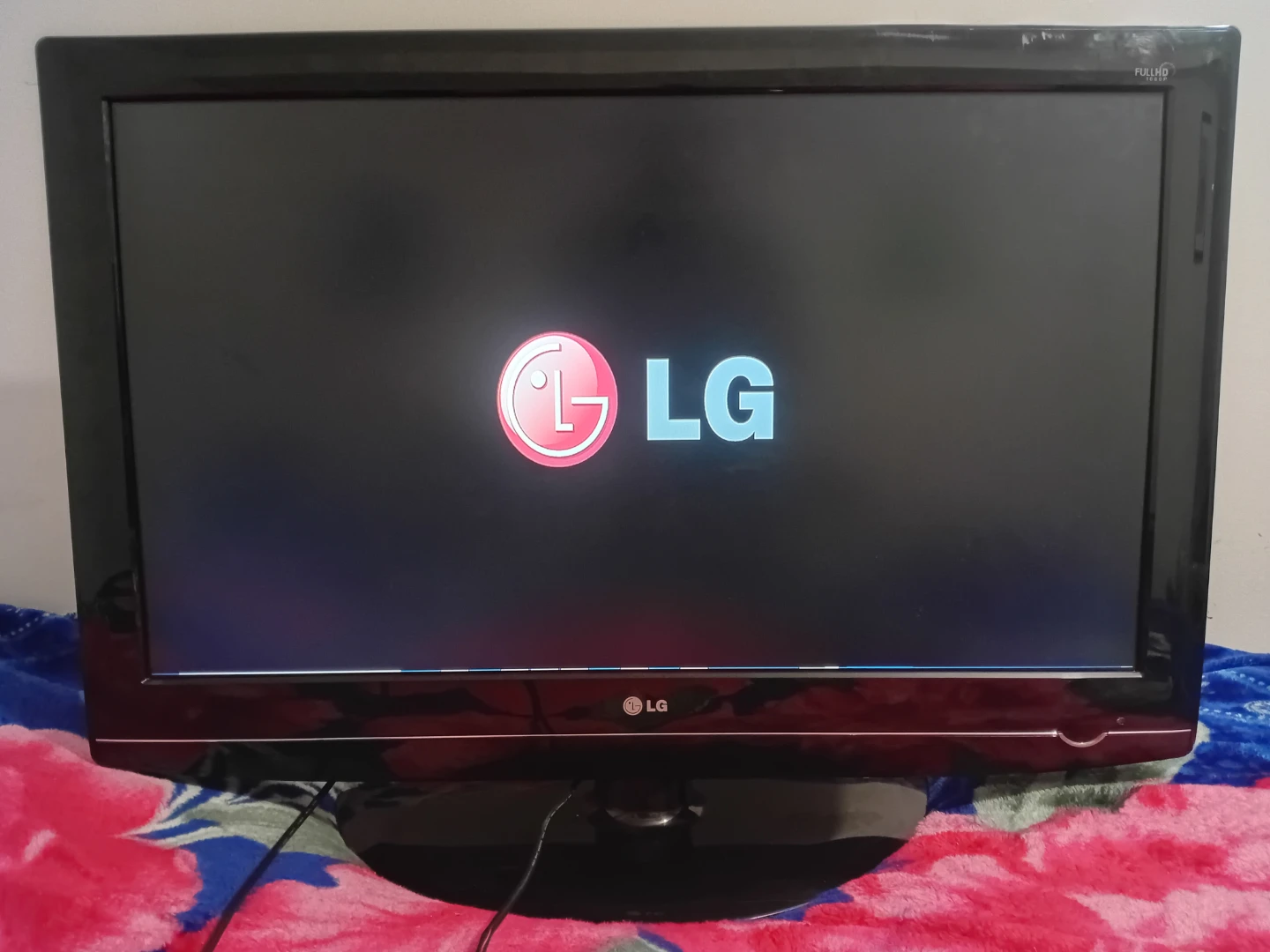 LG 37LG50 37" HD TV - photo 3