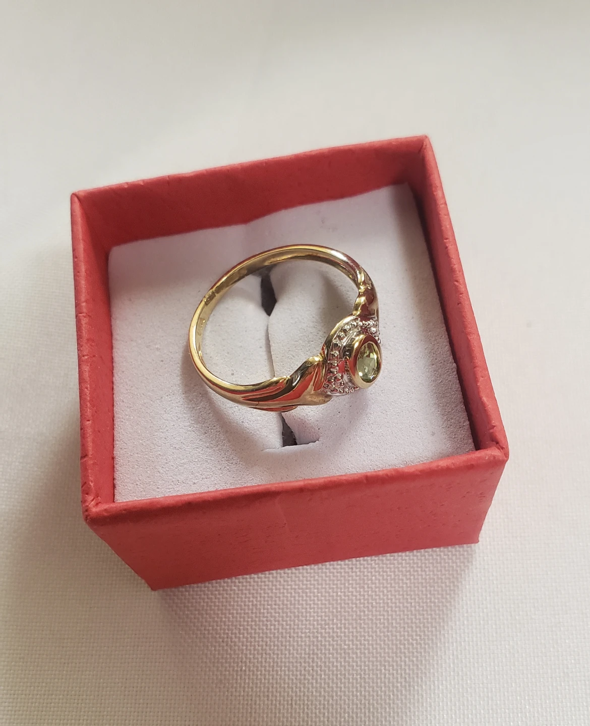 Like New Women's Elegant 9K Ring With Peridot And Diamonds - photo 4