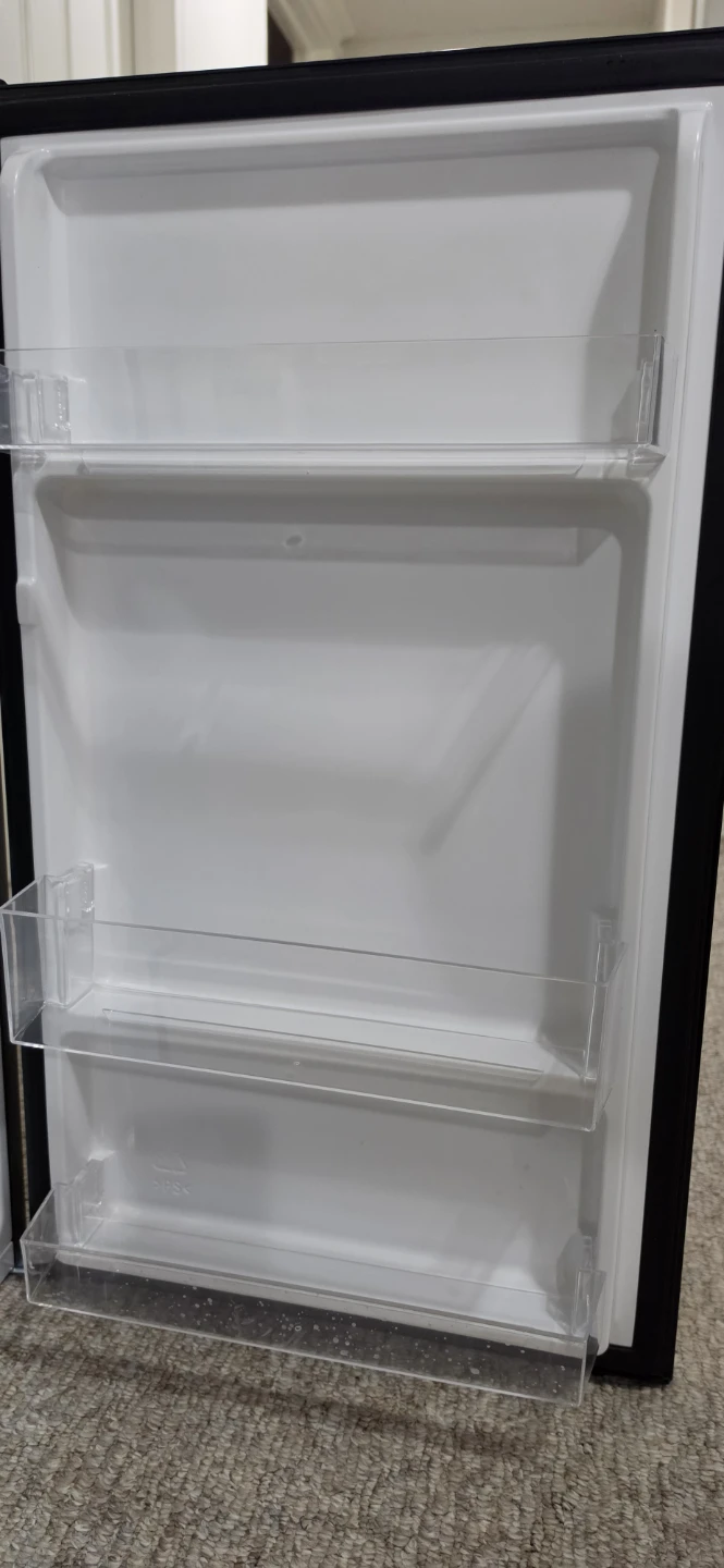 Mini Fridge Insignia 3.3 Cu ft - photo 4