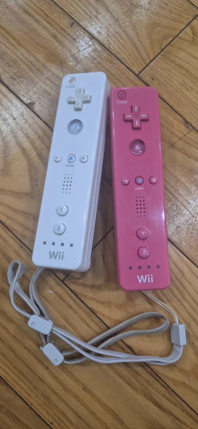 Nintendo Wii Remote Controllers (White and Pink)