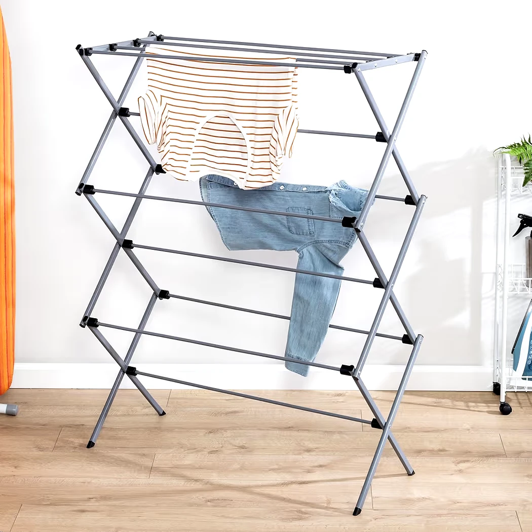 Collapsible clothes drying rack