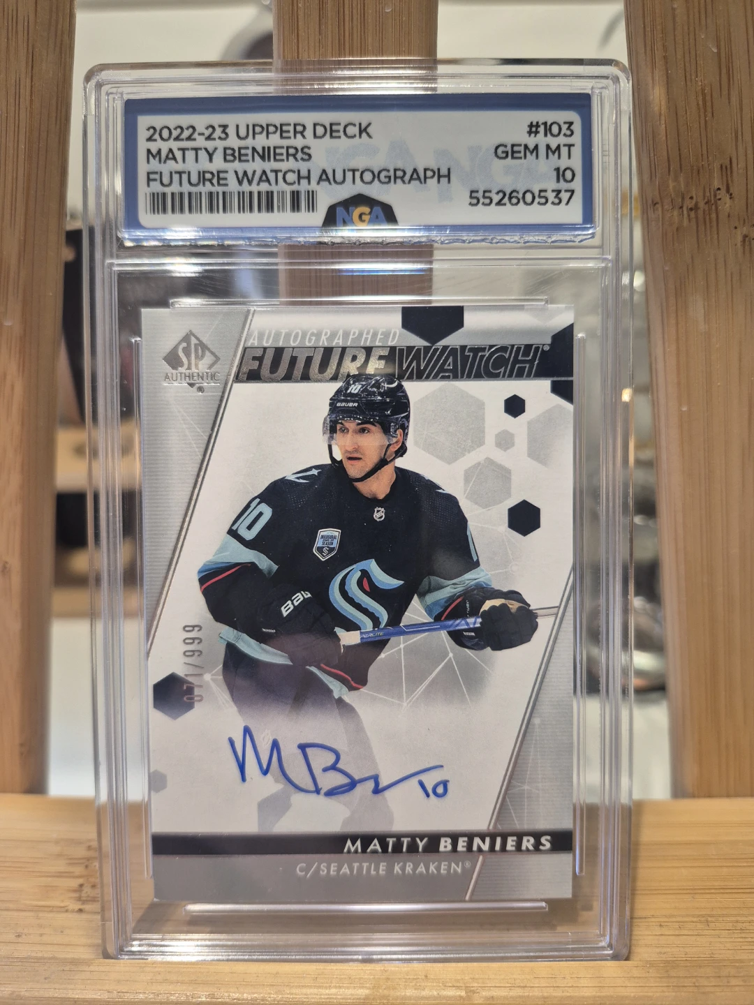 2022-23 Upper Deck Matty Beniers Future Watch Autograph
