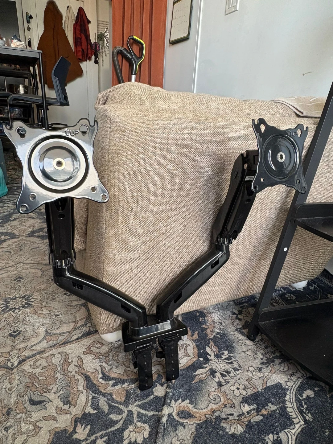 Arm for monitors