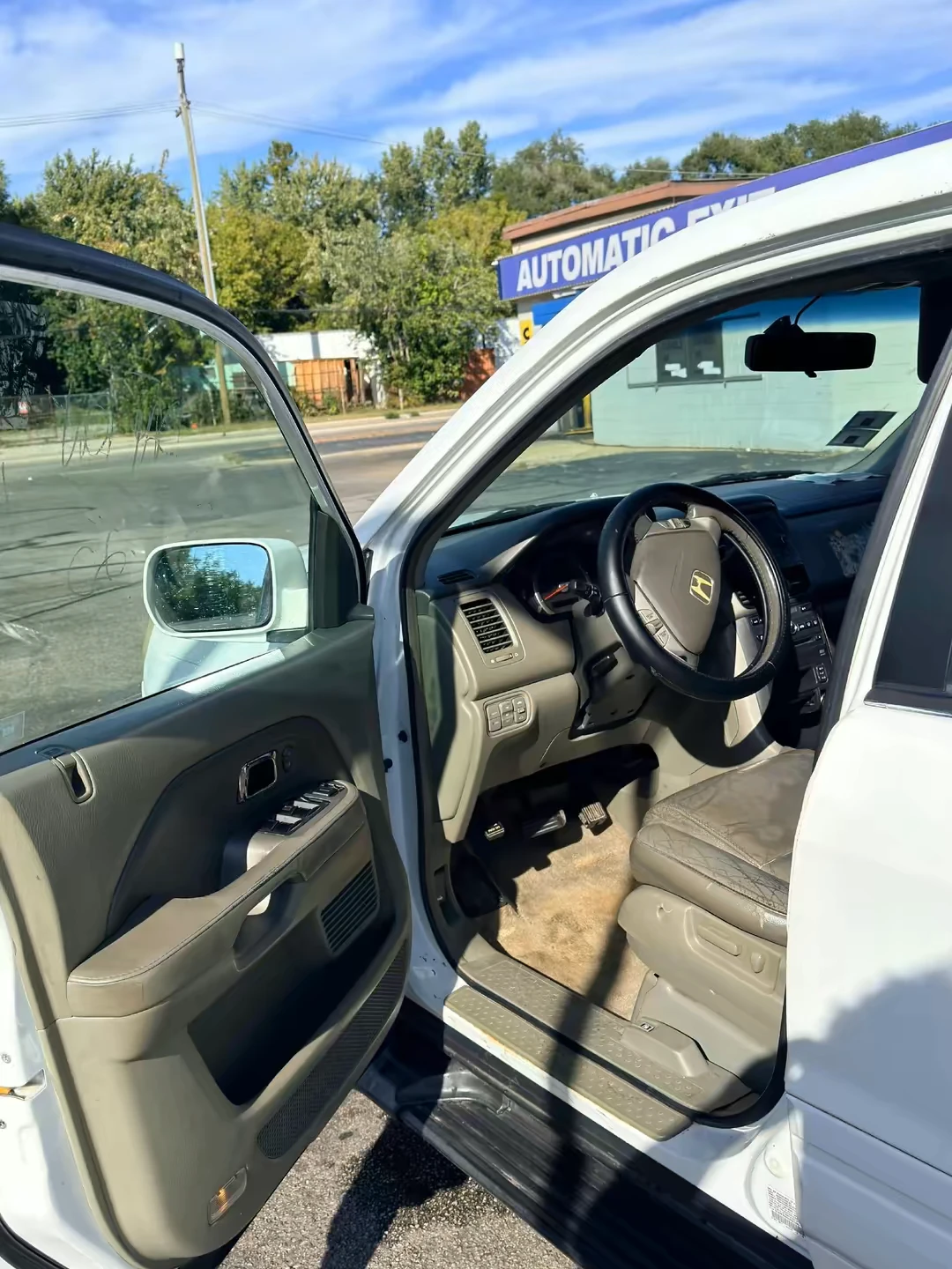 White Honda Pilot SUV - photo 3