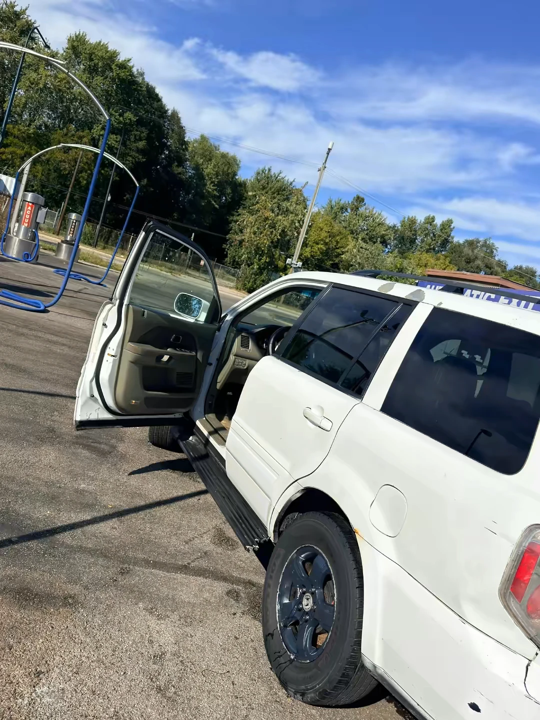 White Honda Pilot SUV - photo 4