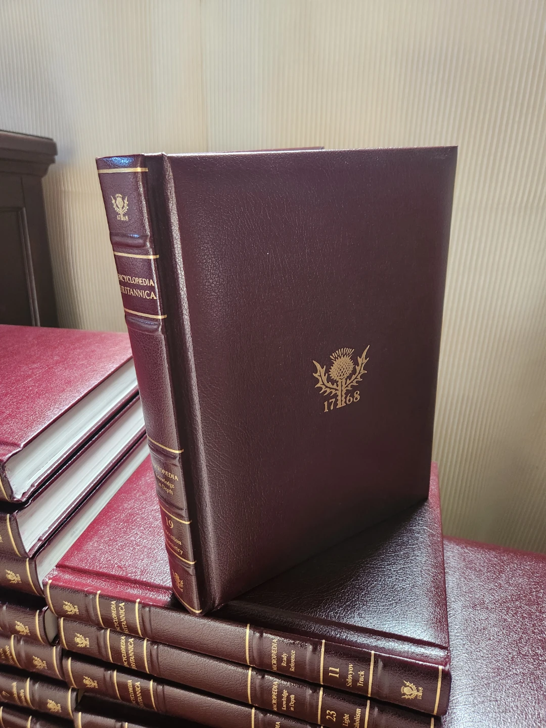 Collectors Britannica Encyclopedia Burgundy Hardcover Books - photo 3