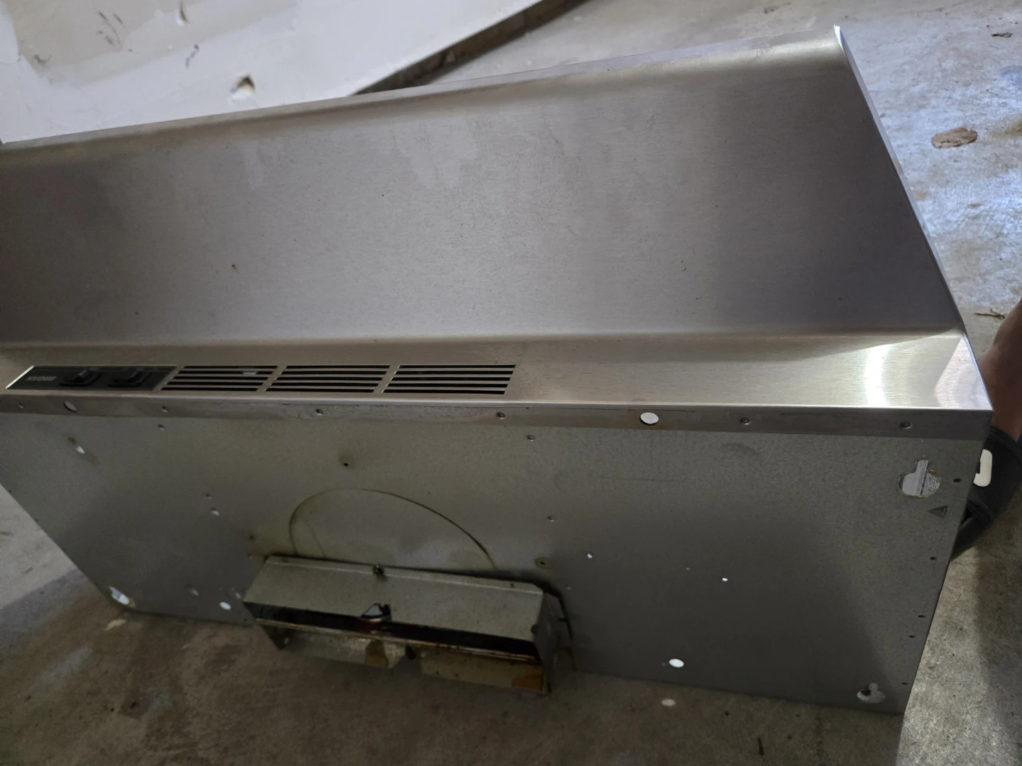 Broan Under-Cabinet Range Hood - photo 2