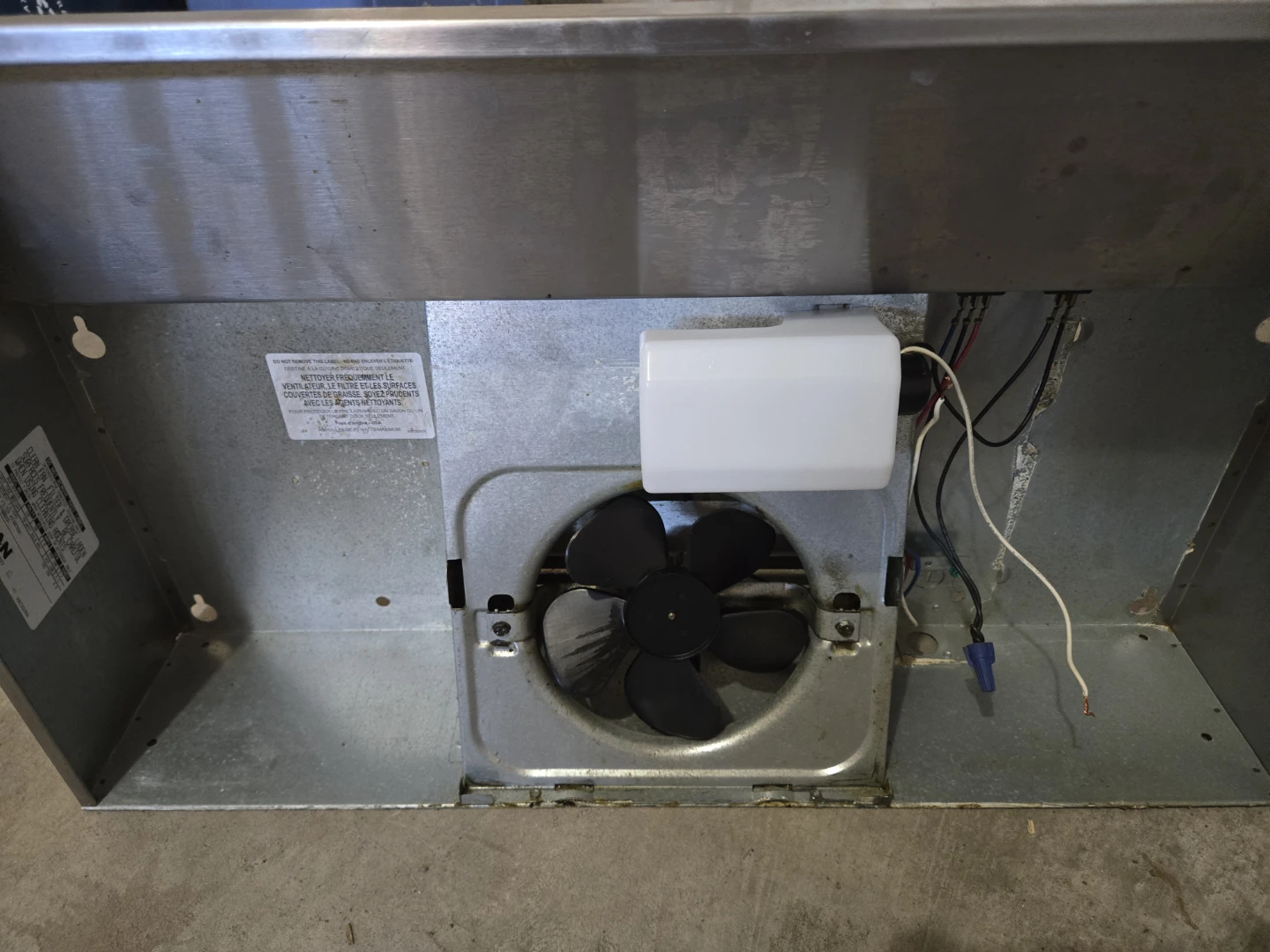 Broan Under-Cabinet Range Hood - photo 3