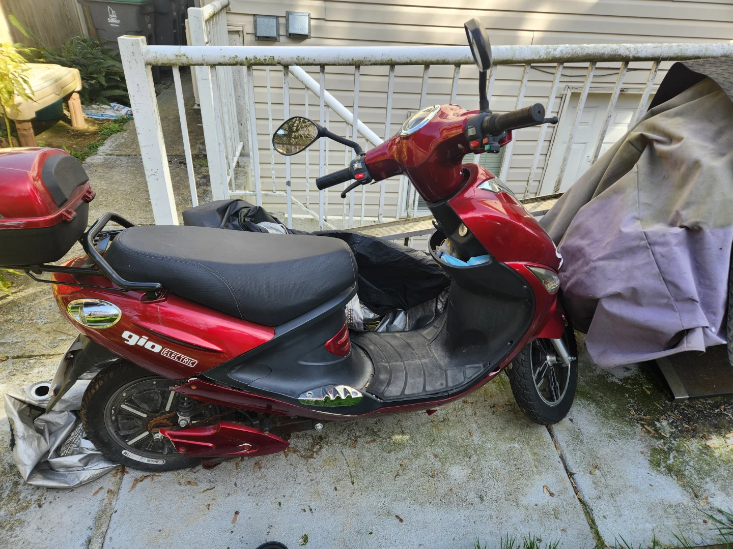 Red Gio Electric Scooter - photo 4