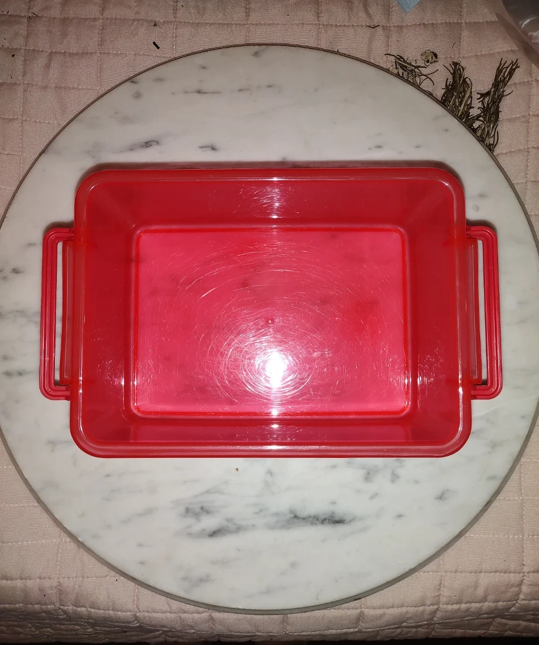 Red Plastic Food Storage Container with Lid 1.6 Qt - photo 4