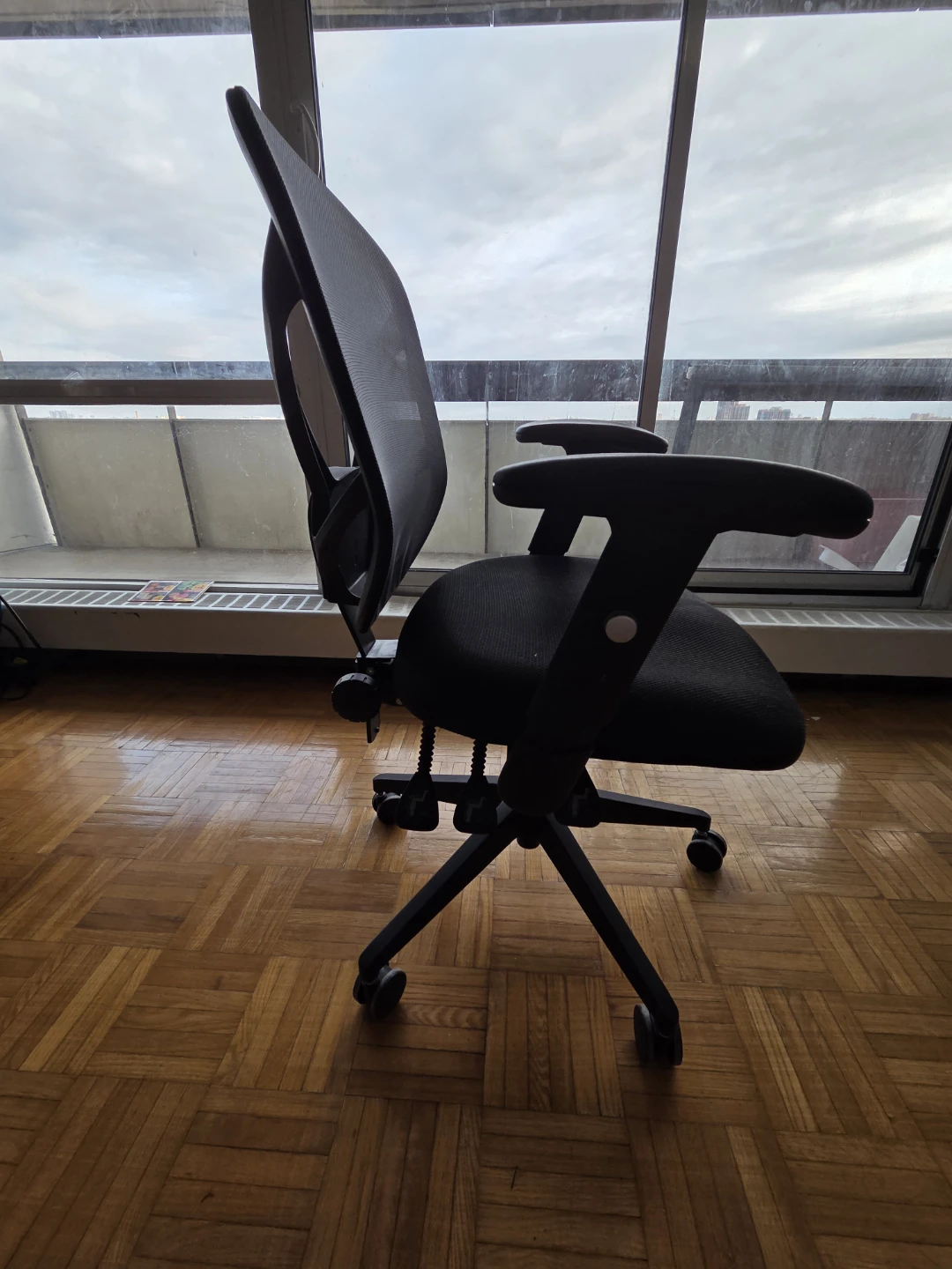 Staples Berwood Breathable Mesh Task Chair - photo 4