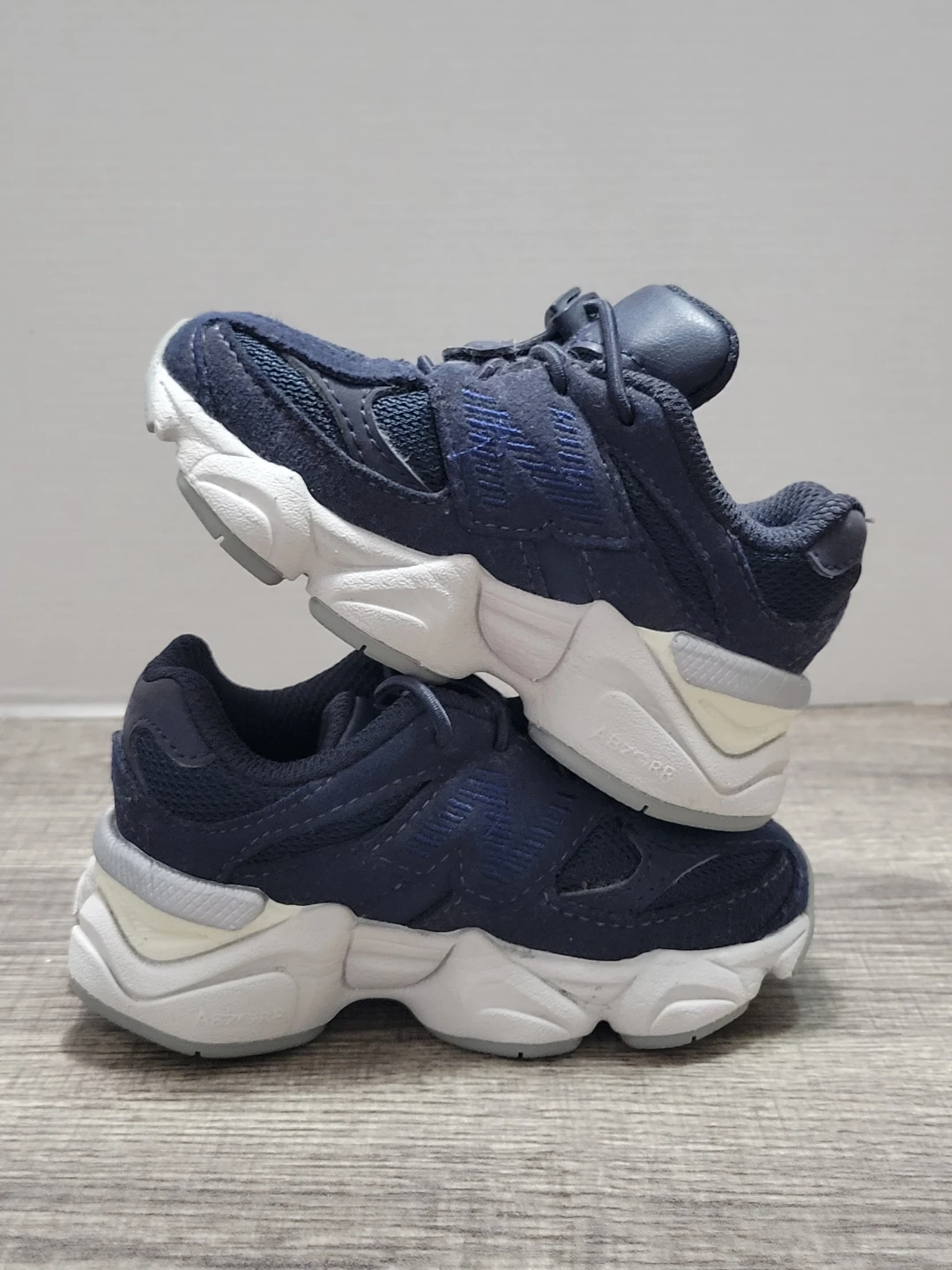New Balance 9060 Kids Sneakers Size 5 - photo 3