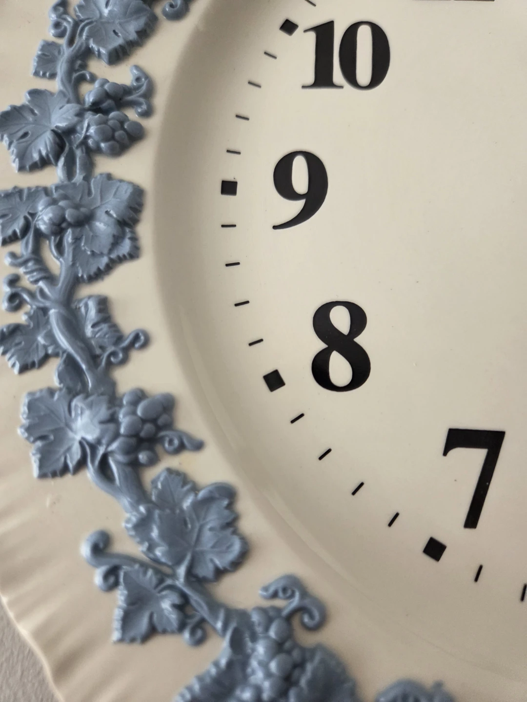 Caravelle Quartz Wall Clock Wedgwood - photo 2
