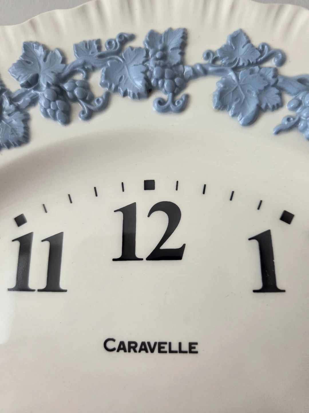 Caravelle Quartz Wall Clock Wedgwood - photo 3