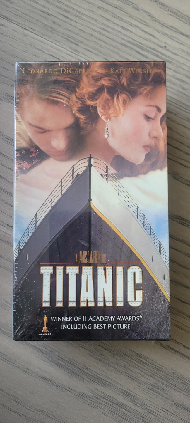 Titanic VHS - James Cameron Film - Winner of 11 Academy Awards