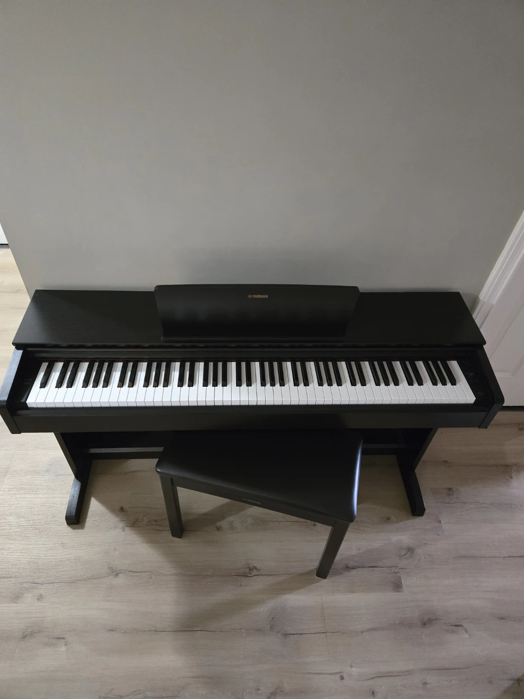Yamaha Digital Piano with Bench - photo 3