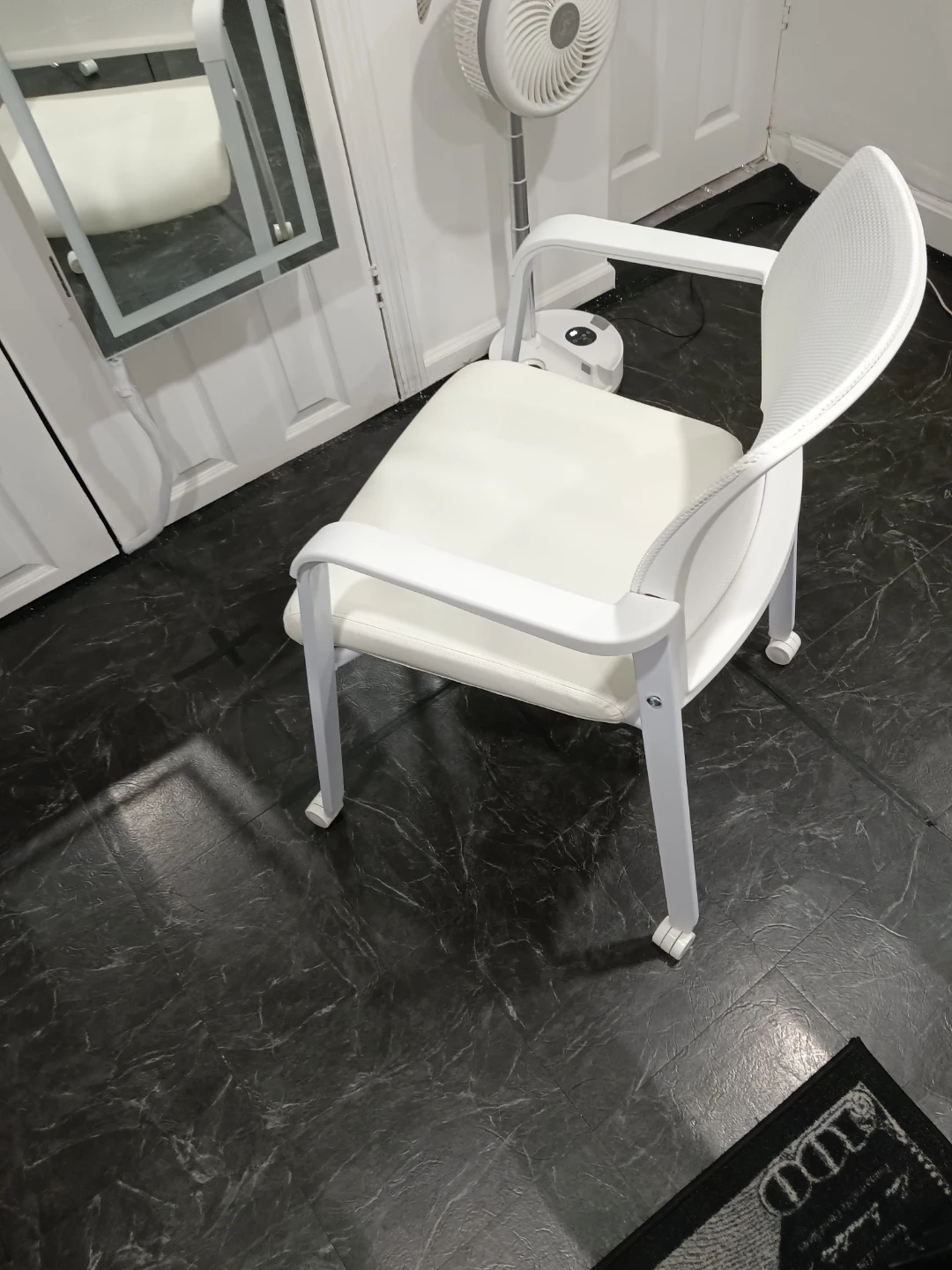 White Office Chair with Wheels - photo 5