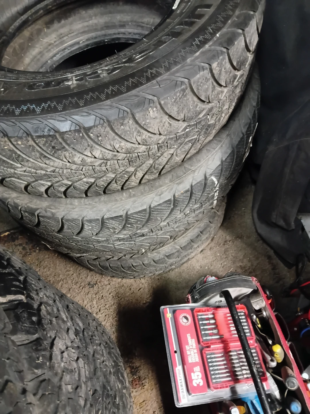 4 Goodyear Ultra Grip ice 235/70R16 Tires