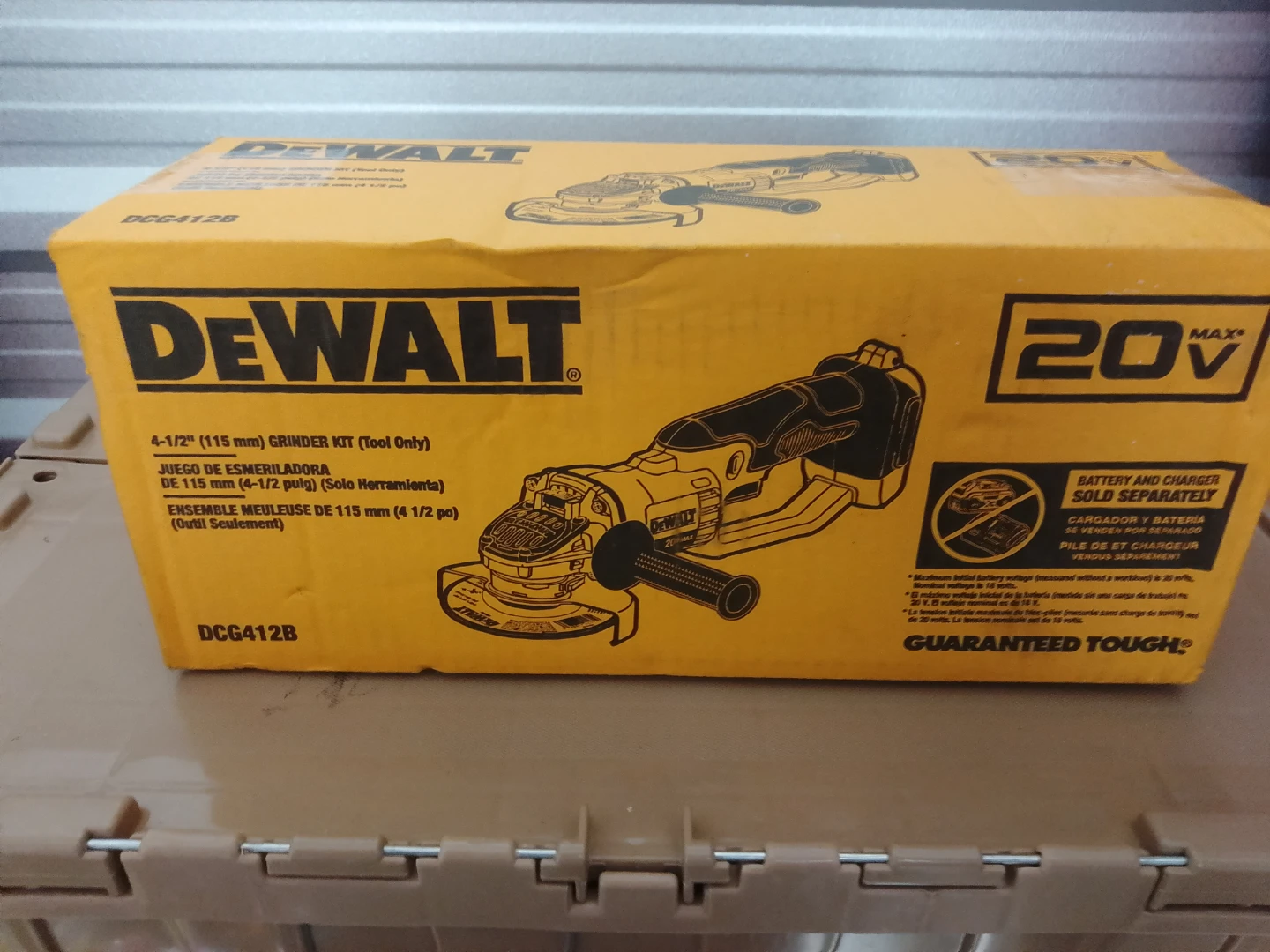 DEWALT 4-1/2" (115 mm) Grinder Kit (Tool Only) DCG412B