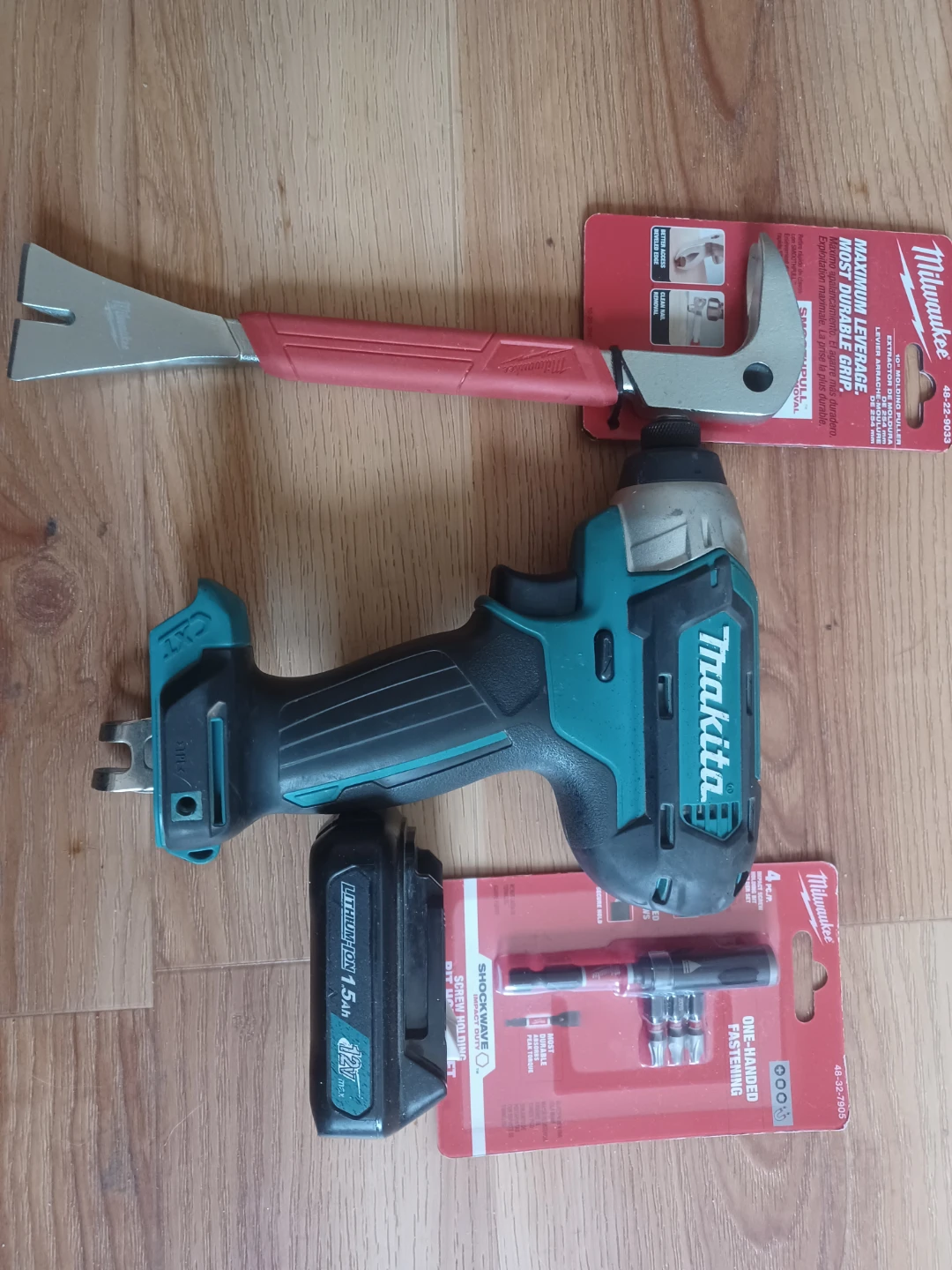 Makita Impact Driver with Milwaukee Pry Bar and Fastening Set - photo 2