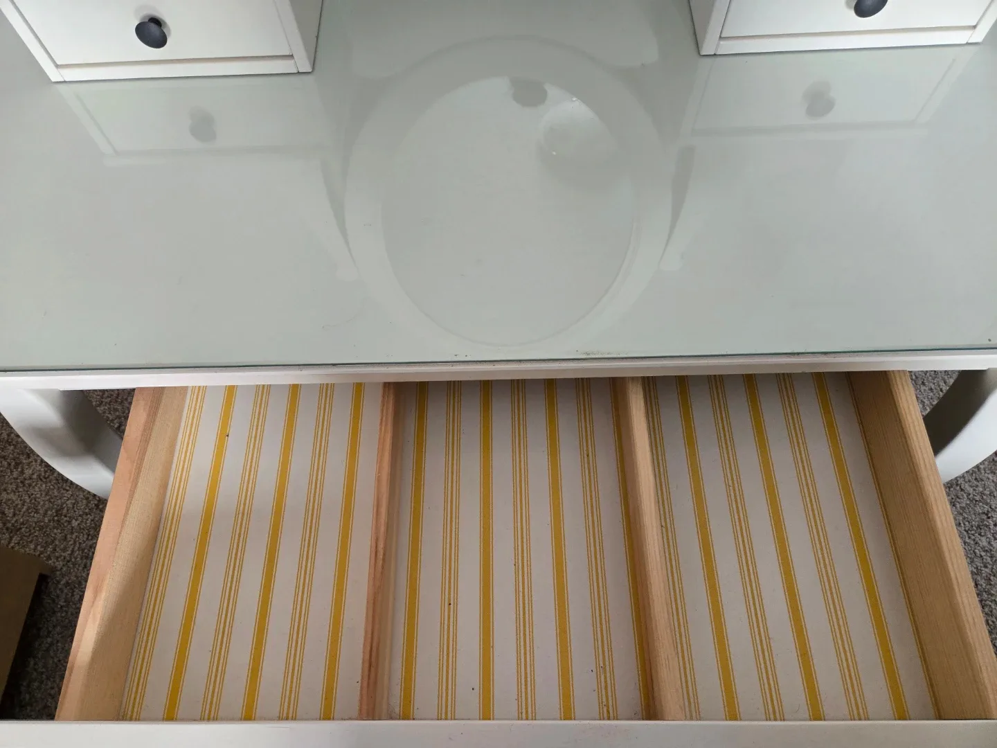 White Vanity Table with Mirror and Drawers - photo 3