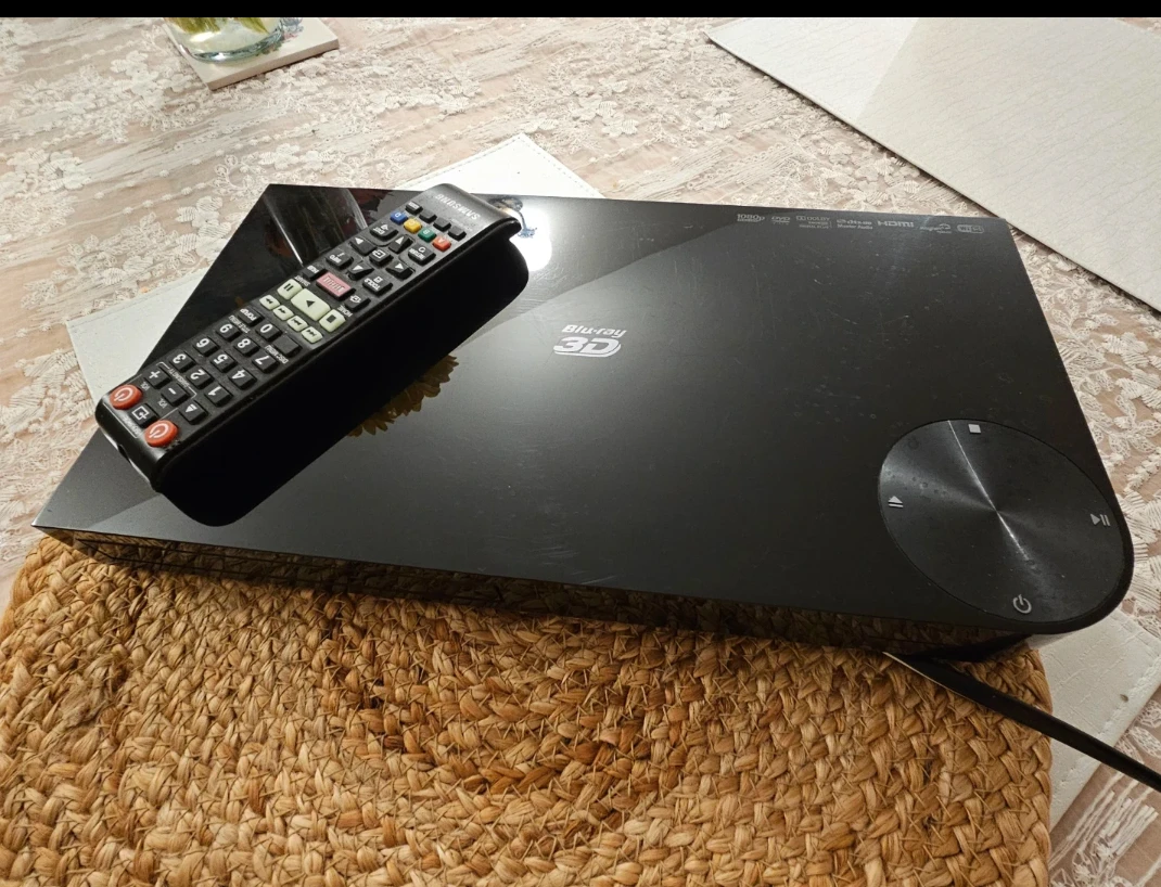 Samsung Blu-ray 3D Player with Remote With 26 Blu-ray Movies