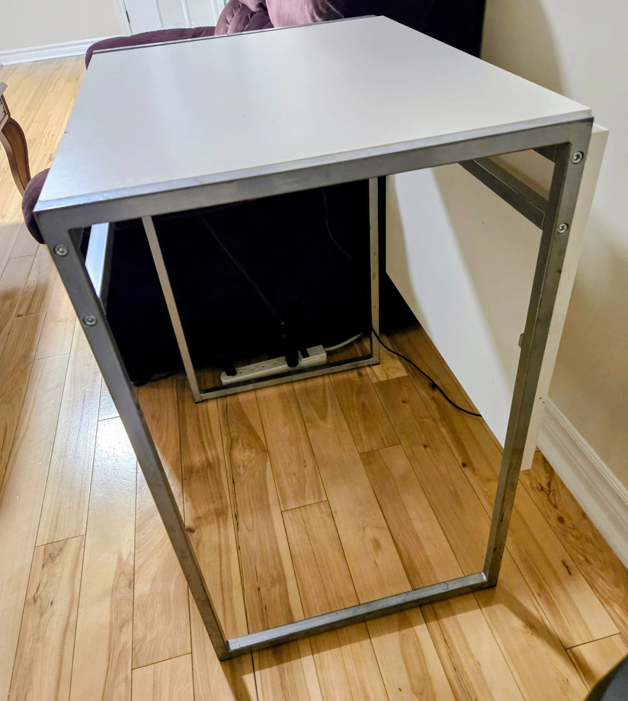 White Side Table with Metal Frame - photo 3