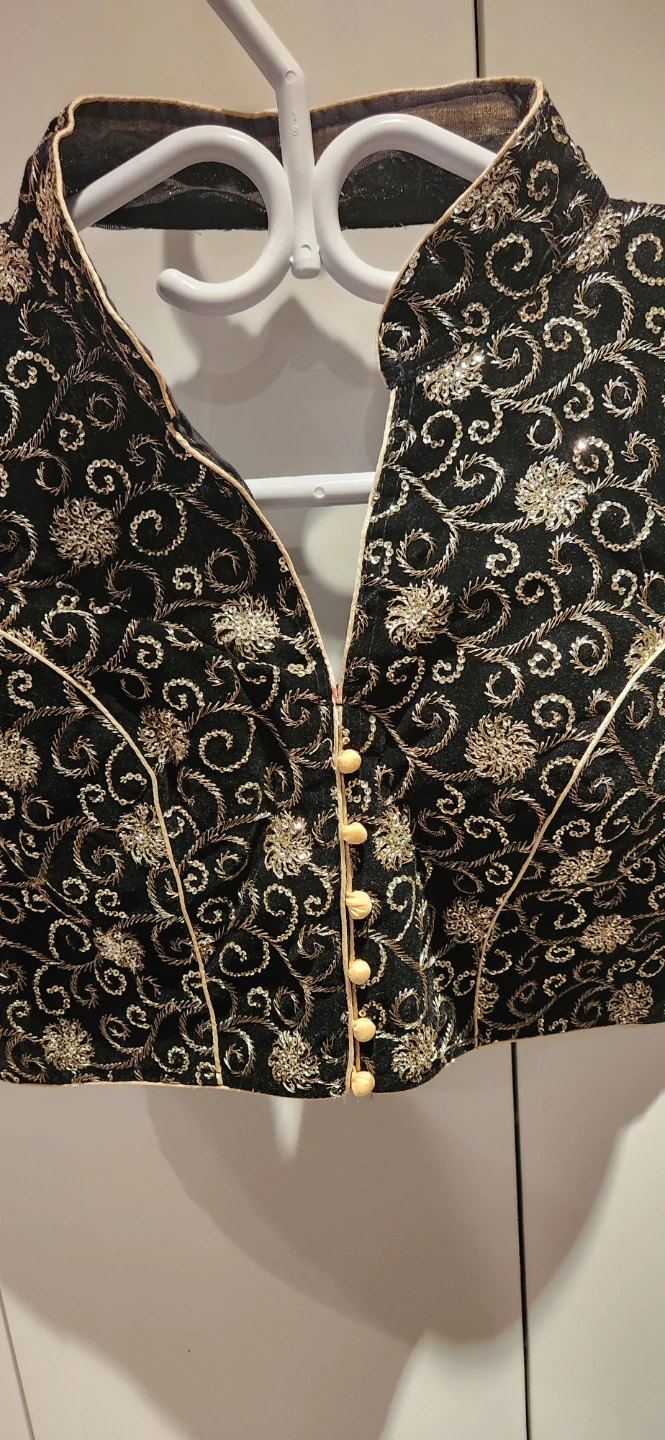 Saree Blouse Black Embroidered Sleeveless Blouse