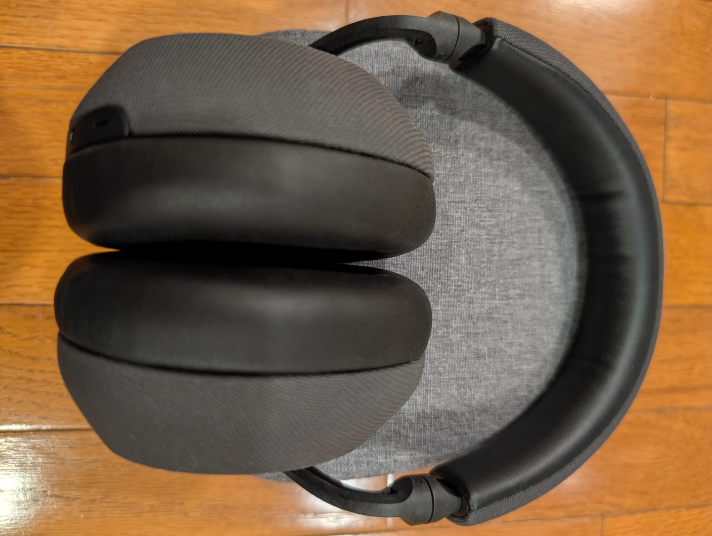 Bowers & Wilkins PX7 Carbon Editio to Wireless Headphones - photo 2