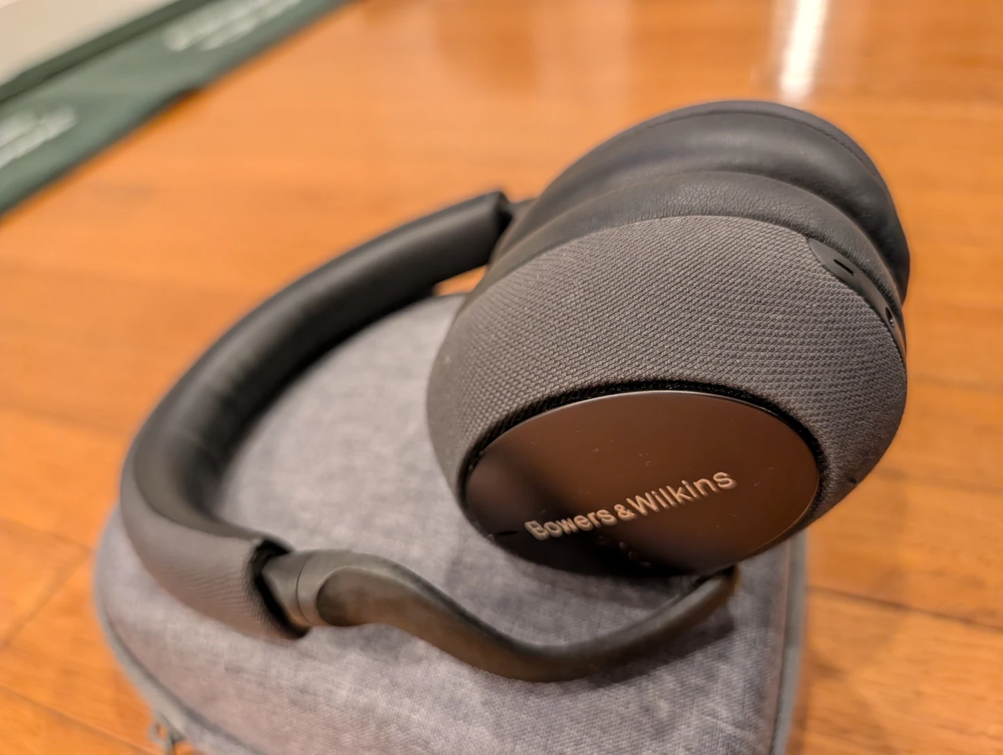 Bowers & Wilkins PX7 Carbon Editio to Wireless Headphones - photo 5