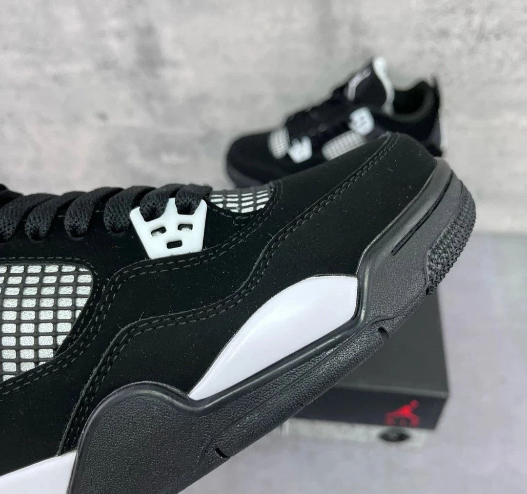 Air Jordan 4 Retro