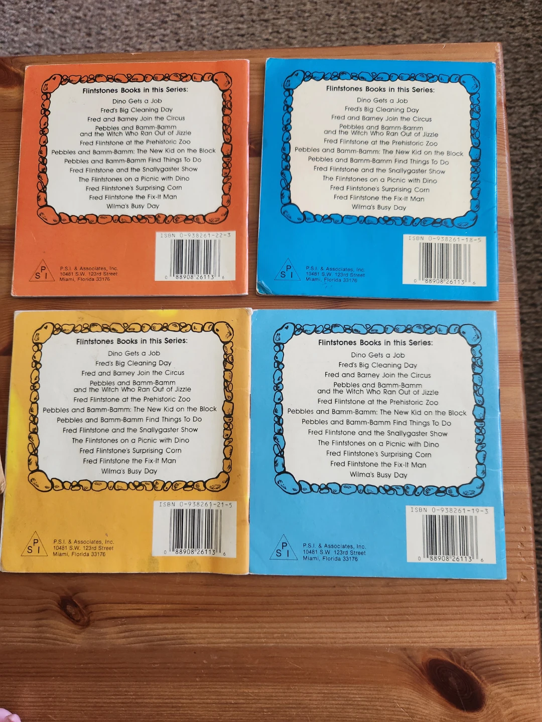 VINTAGE '80s Rare Collectibles Flintstones 4 Book Set - photo 2