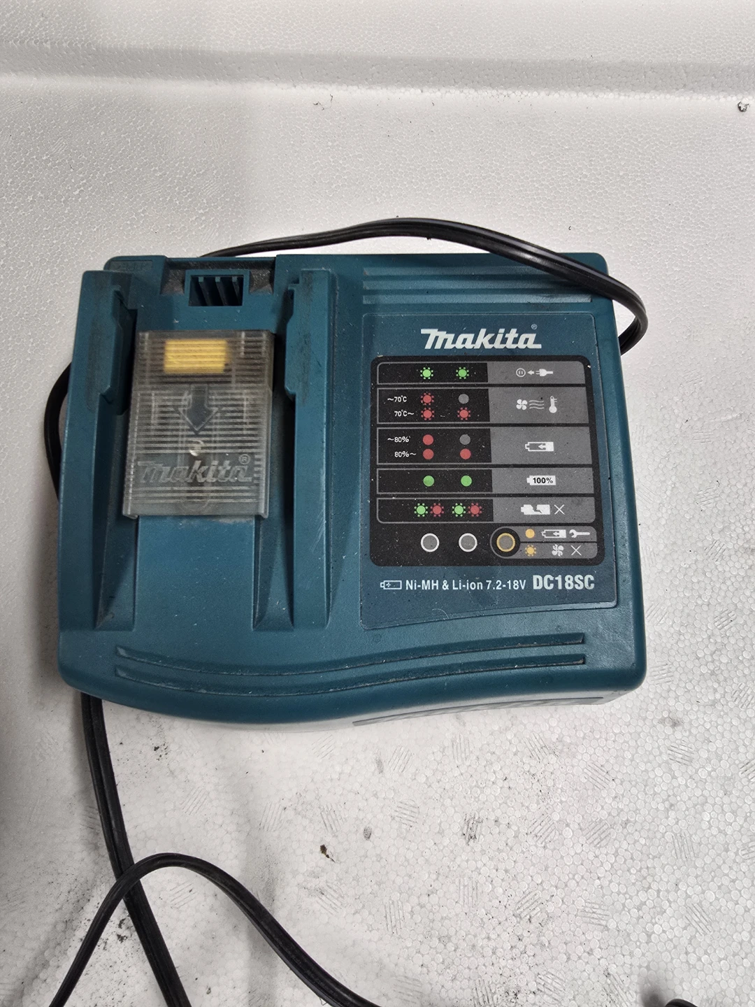 Makita DC18SC Ni-MH & Li-ion 7.2-18V Battery Charger