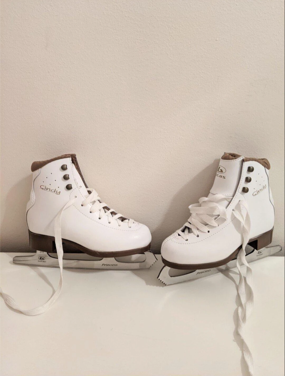 White Ice Skates "Cindy" Princess Blades