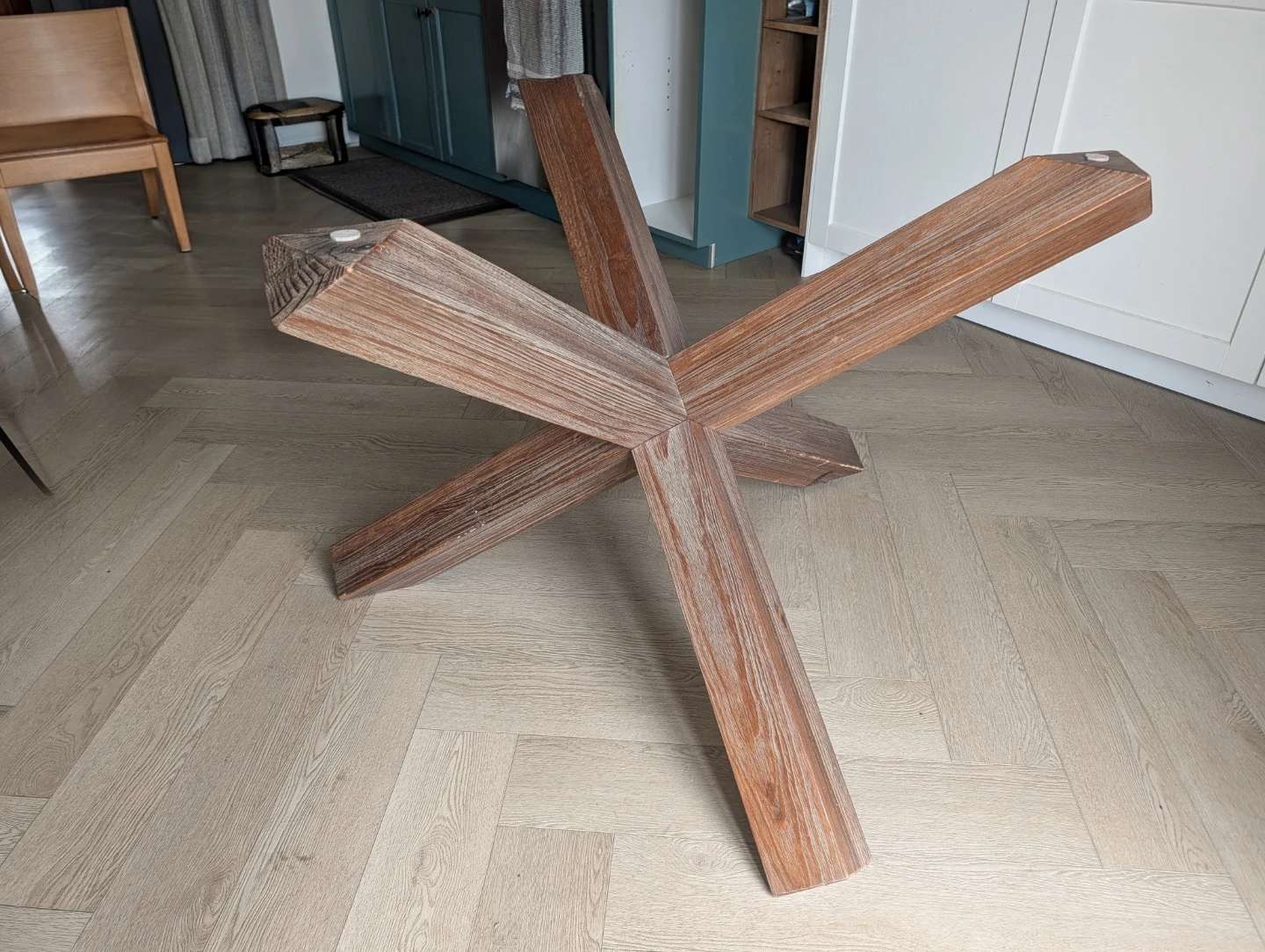 City Villa Driftwood Round Dining Table - photo 3
