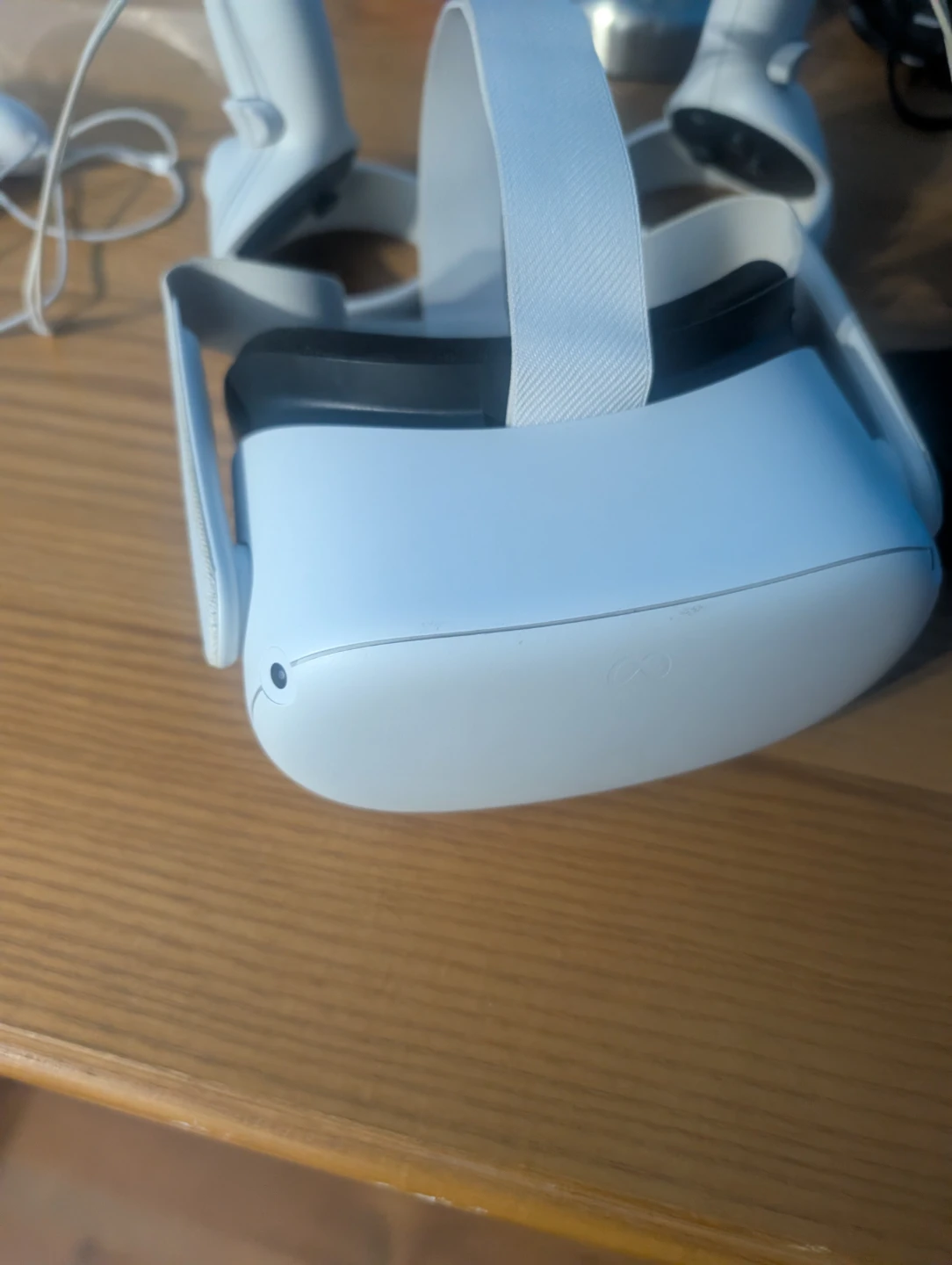 Meta Quest 2 VR Headset (with controllers) sell or trade