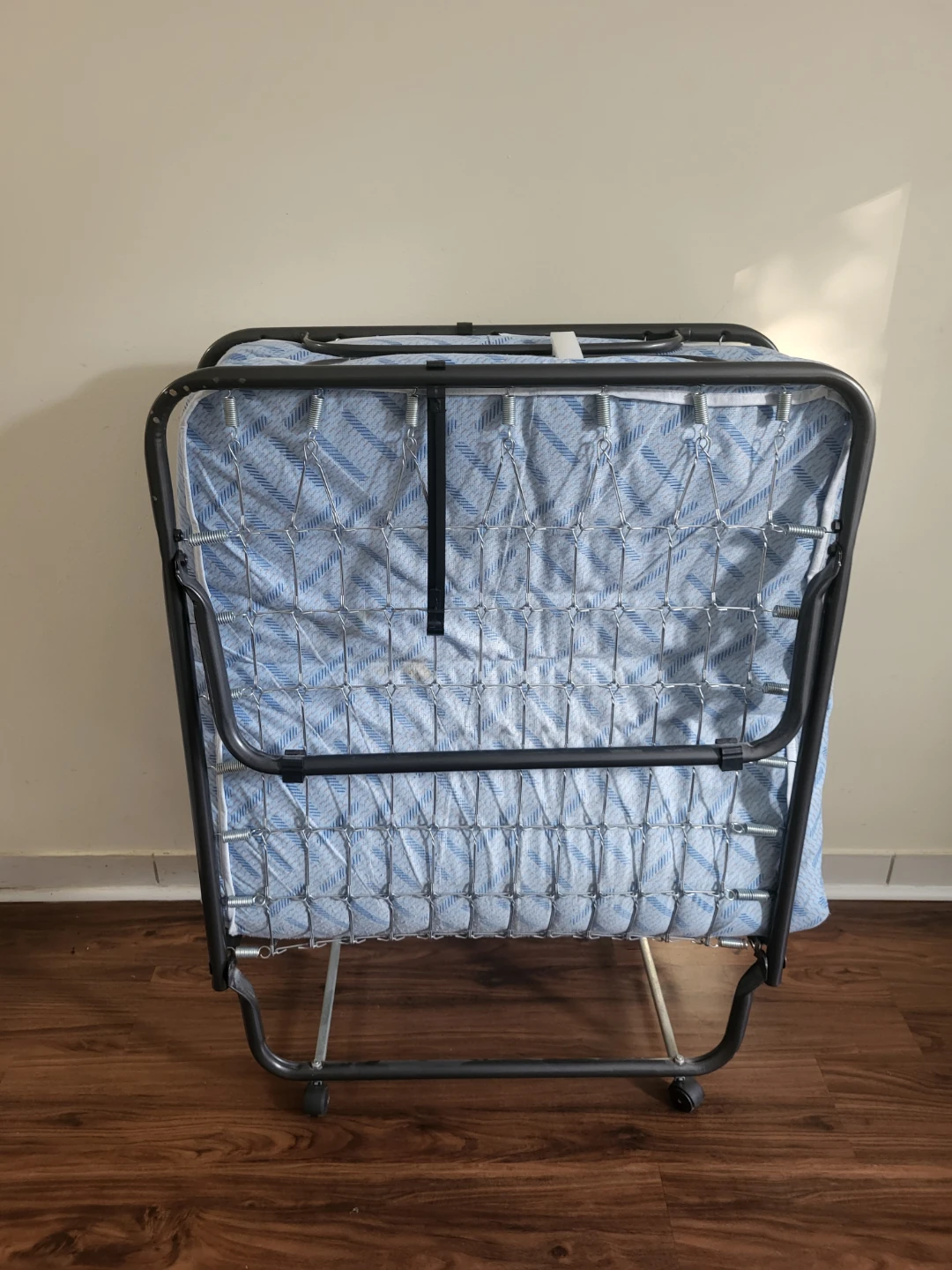 Milliard Premium Folding Guest Bed – Very Sturdy Frame - photo 4