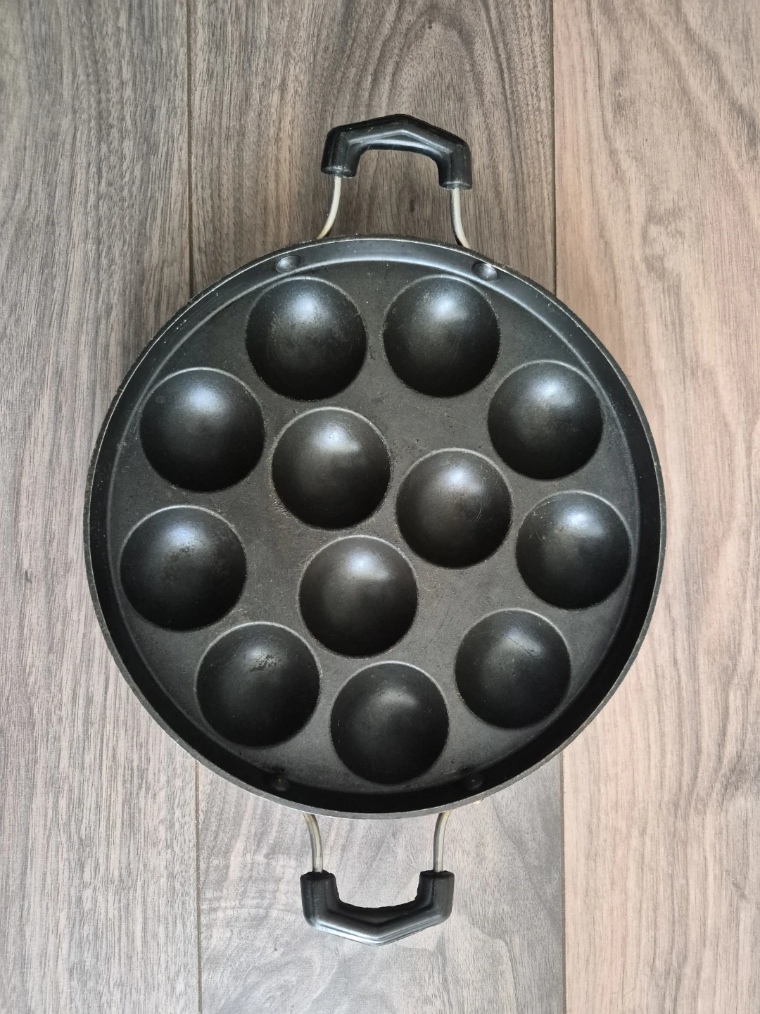 12-Cup Poffertjes/Appam Pan