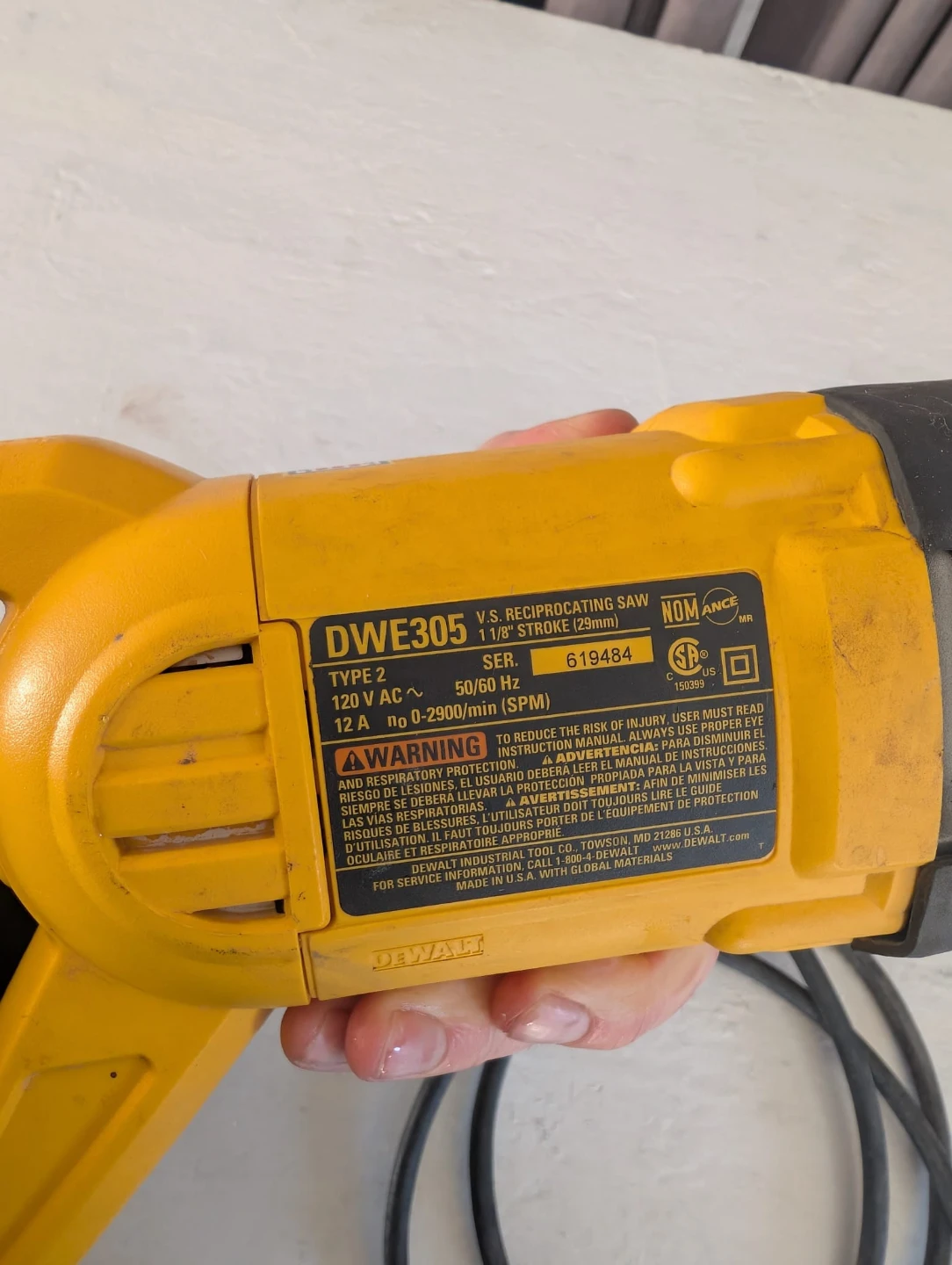 DEWALT DWE305 Reciprocating Saw 1 1/8" Stroke - photo 2