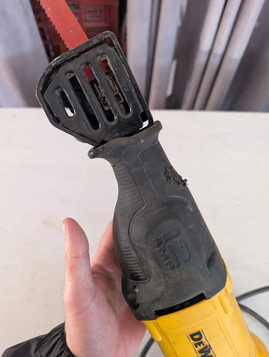 DEWALT DWE305 Reciprocating Saw 1 1/8" Stroke - photo 3