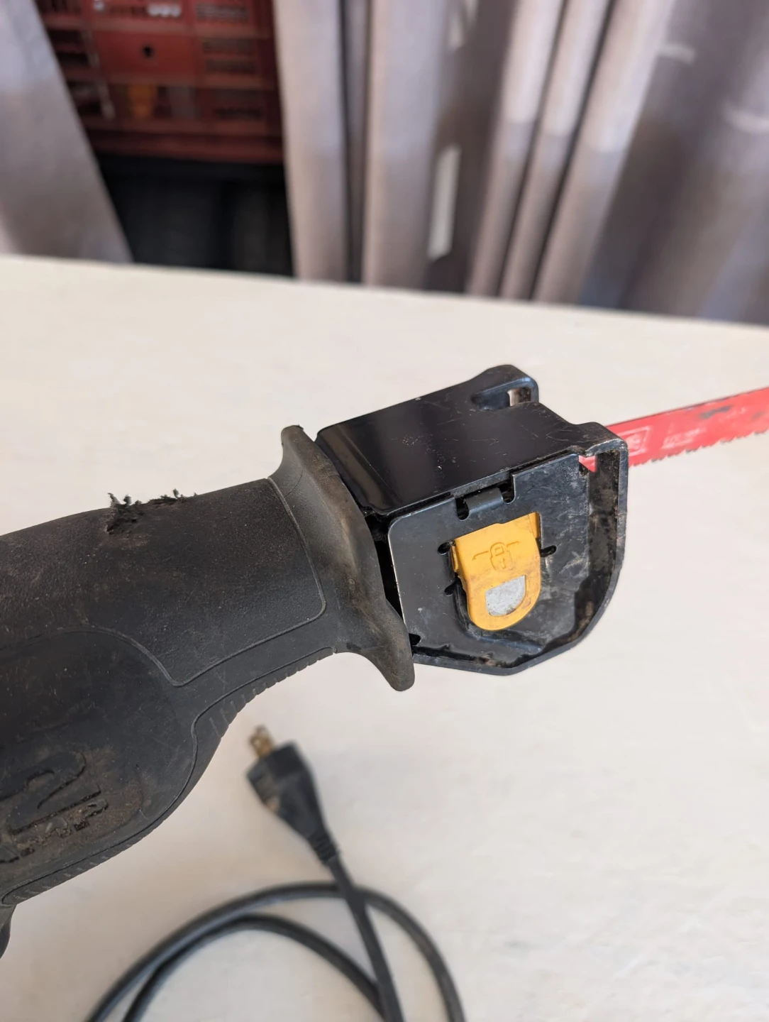 DEWALT DWE305 Reciprocating Saw 1 1/8" Stroke - photo 4