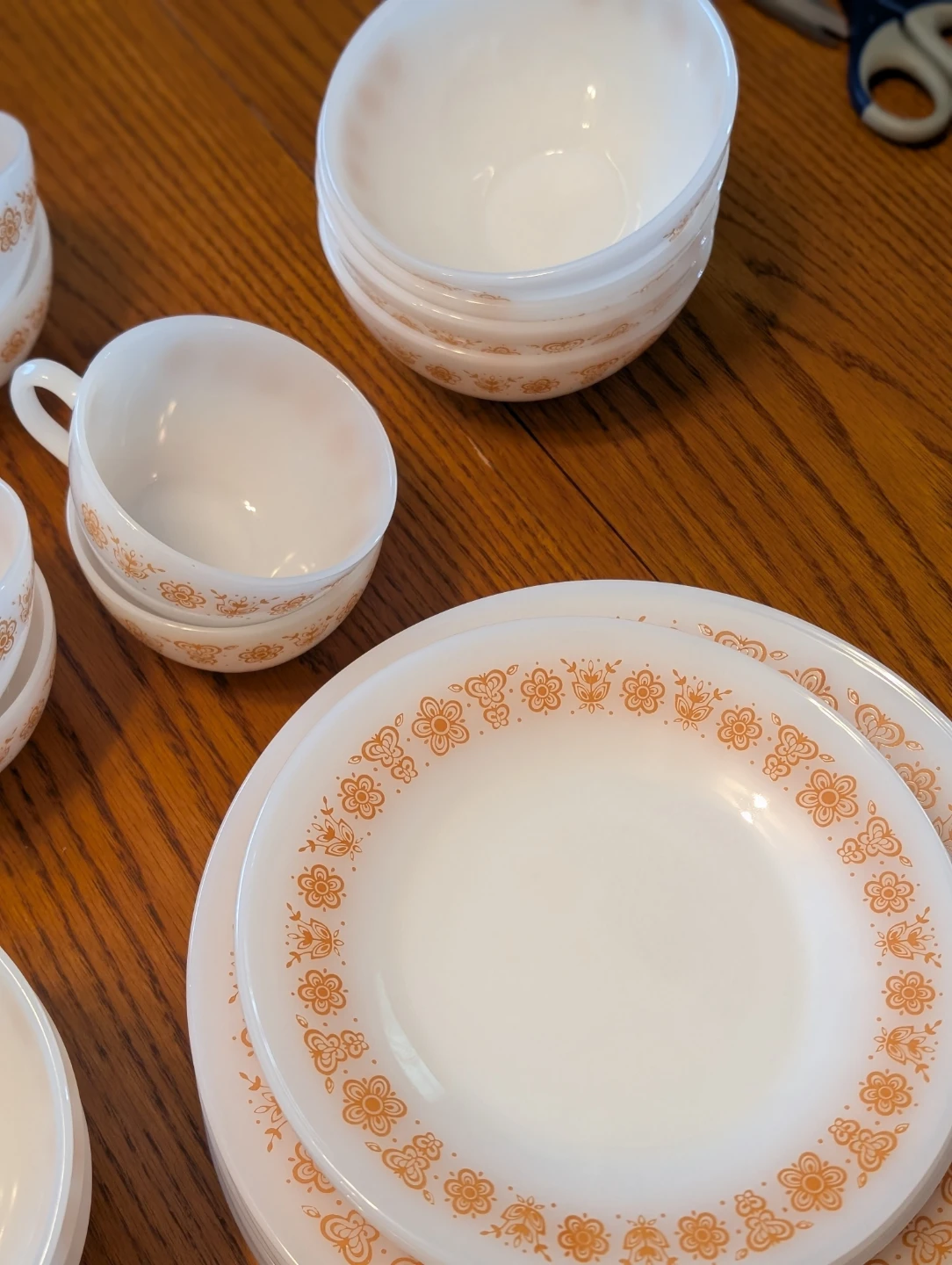 Vintage Termo Rey Milk Glass Peach Luster Floral Set - photo 4