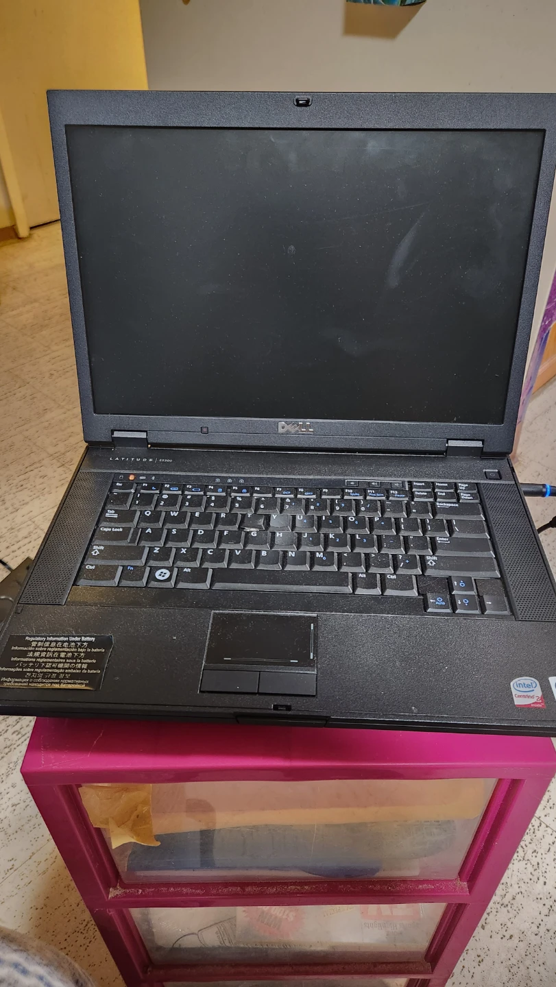 Dell Latitude E5500 Series Laptop (needs fixing) - photo 5